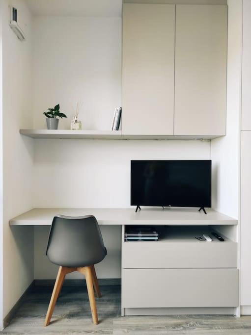 Airport Studio For Two, Free Parking, Airport View Bratysława Zewnętrze zdjęcie