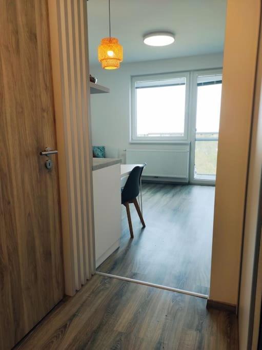 Airport Studio For Two, Free Parking, Airport View Bratysława Zewnętrze zdjęcie