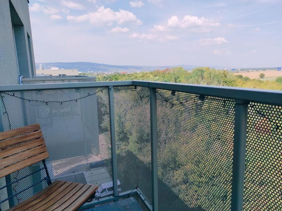 Airport Studio For Two, Free Parking, Airport View Bratysława Zewnętrze zdjęcie